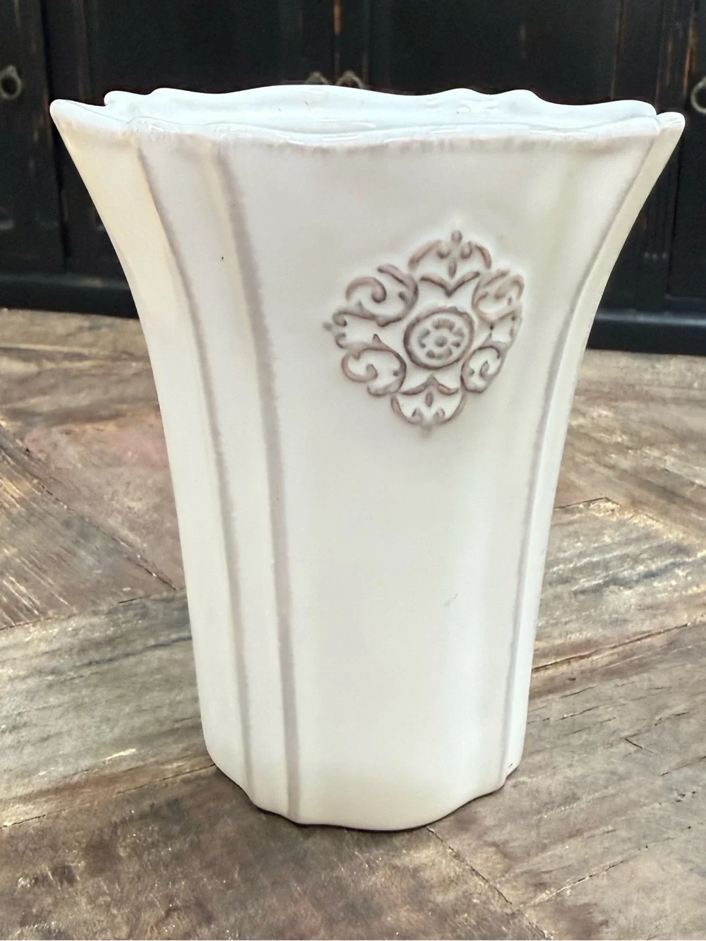 Southern Living At Home White Ceramic Arrange It Easy 5in Vase 40867 (No Insert)